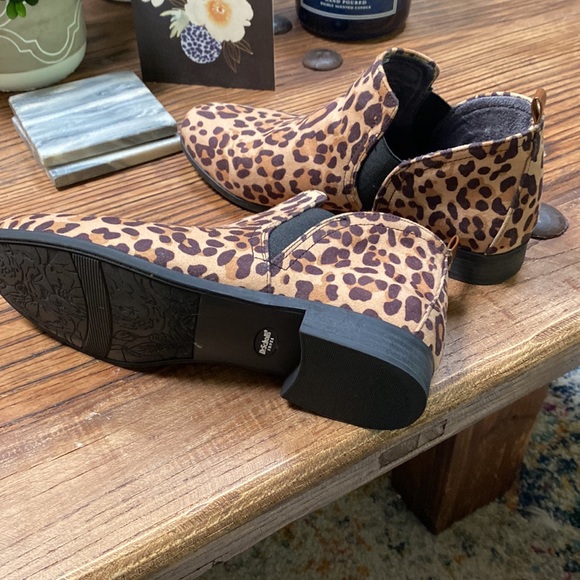 Cheetah ankle boots - Picture 2 of 3